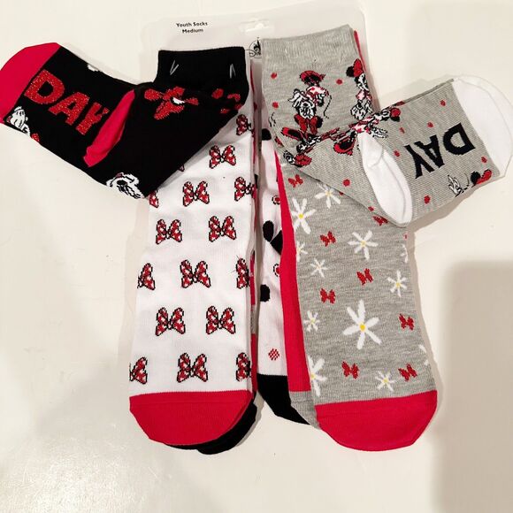 NEW DISNEY PARKS Minnie Mouse Youth Medium Socks 7 Pair Set Days of week Friyay - Picture 9 of 10